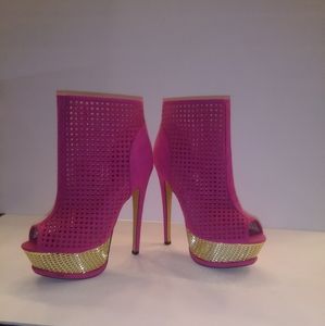 Pink and gold "mesh" heels.